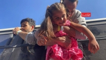 الحرية تعانق فلسطين مجدداً.. أولى حافلات الأسرى تصل الضفة وغزة