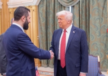 ترامب يمتدح الرئيس السوري أحمد الشرع ويعلن عن زيارة مرتقبة لواشنطن