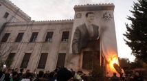 نيويورك تايمز: هكذا انهار نظام الأسد وفرّ رجاله تحت جنح الظلام