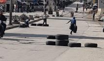 محتجون يقطعون أوتوستراد طرابلس - عكار 