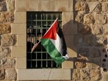فرنسا تحظر رفع العلم الفلسطيني قبل الاعتراف الرسمي