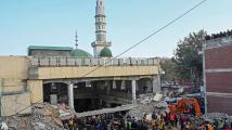 83 قتيلا في تفجير مسجد شرطة بيشاور في باكستان