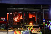حريق في مطار لندن لوتن وتعليق جميع الرحلات الجوية