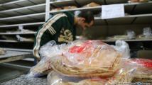 ابو جوده يتابع موضوع بيع ربطات الخبز في السوق السوداء