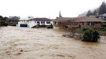 بسبب الفيضانات.. إخلاء مئات المنازل في نيوزيلندا