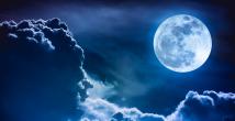 العالم يترقب مشهد "القمر الأزرق" في هذا التاريخ