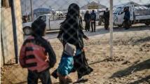 فرنسا تستعيد 35 شخصاً من عوائل “د ا ع ش“ من مخيم روج