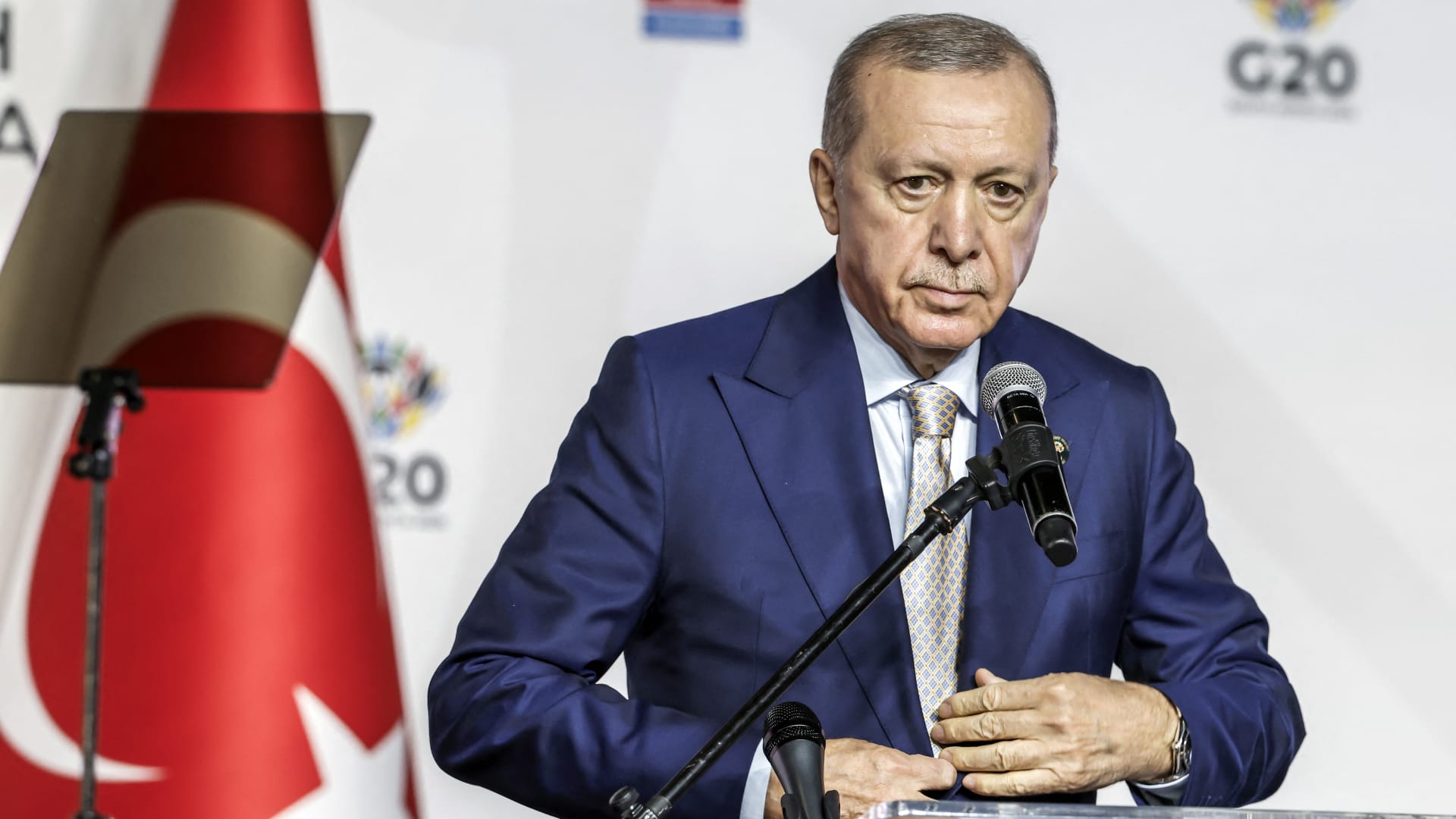 إردوغان يدفع بتركيا نحو السلام مع الأكراد