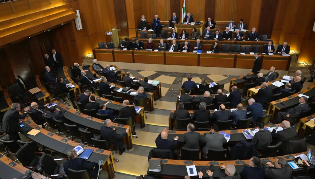 مجلس الوزراء اللبناني يحدد موعداً نهائياً للرواتب